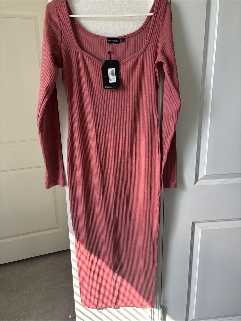 PrettyLittleThing Ribbed Long Sleeve Scoop Midi Dress in Dusty Rose